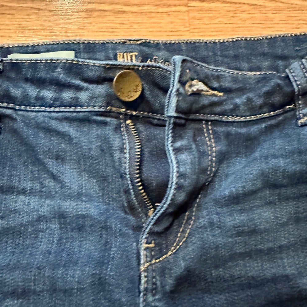 Kut from the Kloth Frayed Shorts Size:6 - Picture 3 of 7